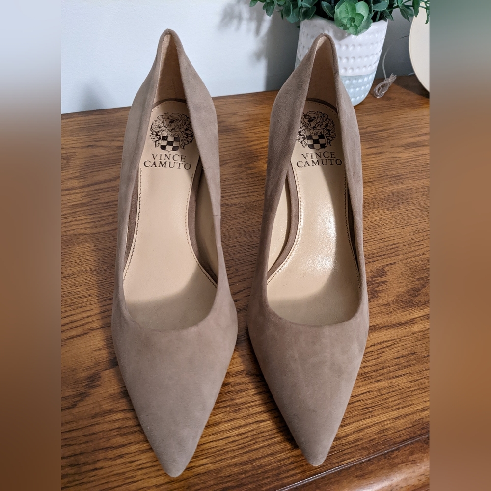 Vince Camuto VC- Thanley wild mushroom true suede pointed toe pump heel size 7M
